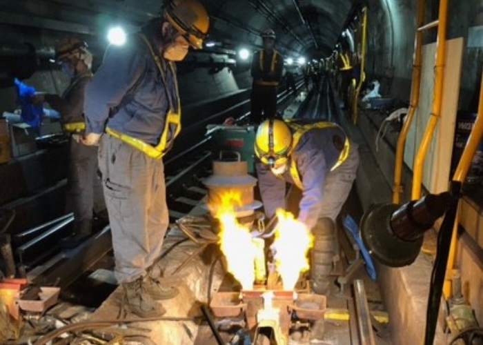 摩耗・損傷したレールや分岐器材料の部分交換